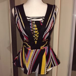 Women’s top size XS. 4-6.